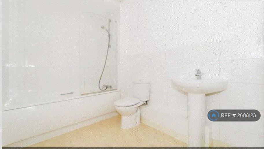 Spacious Bathroom