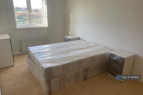 2 bedroom flat to rent, Wood Lane, Isleworth, TW7