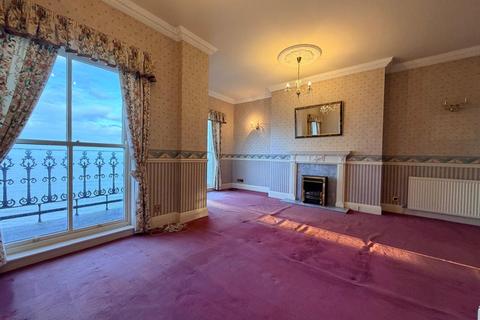 3 bedroom flat for sale, Esplanade, Scarborough, YO11