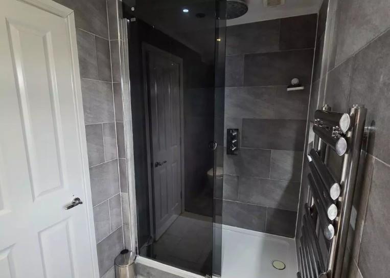 En suite bathroom