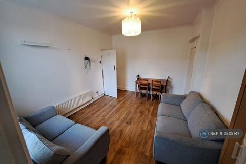 3 bedroom flat to rent, Fifth Avenue, Newcastle Upon Tyne, NE6