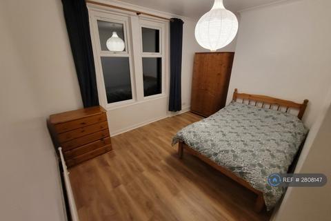 3 bedroom flat to rent, Fifth Avenue, Newcastle Upon Tyne, NE6