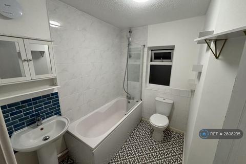 2 bedroom semi-detached house to rent, Venture Scout Way, Manchester, M8