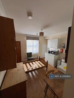 1 bedroom in a house share to rent, Chalk Farm Road, London, NW1