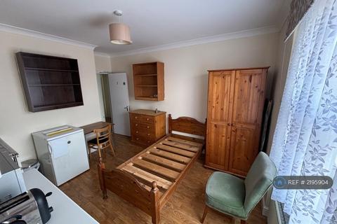 1 bedroom in a house share to rent, Chalk Farm Road, London, NW1