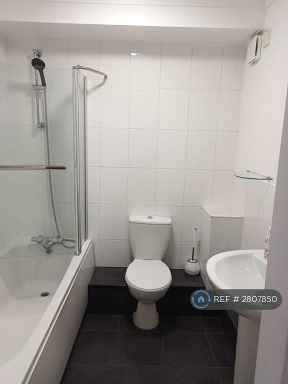 Bathroom / Shower