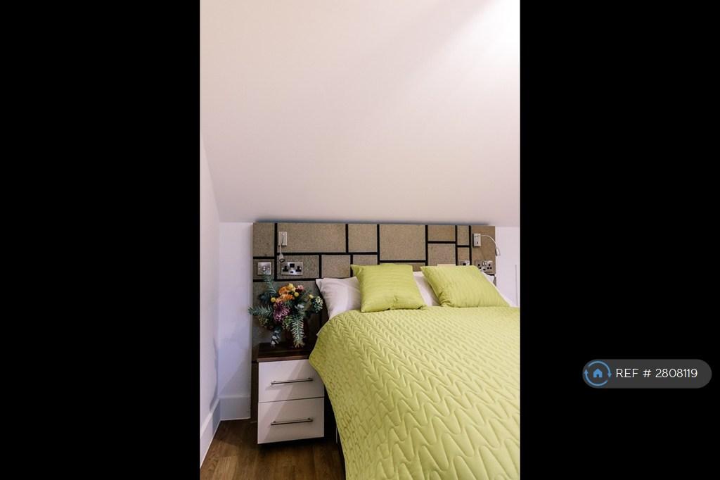 Requiem £1200 Pcm Loft Room Available