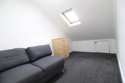 1 bedroom apartment to rent, Queens Road, London E17