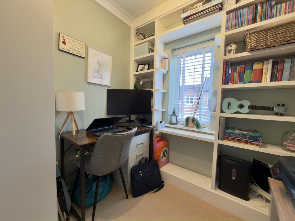 Bedroom 5/Study