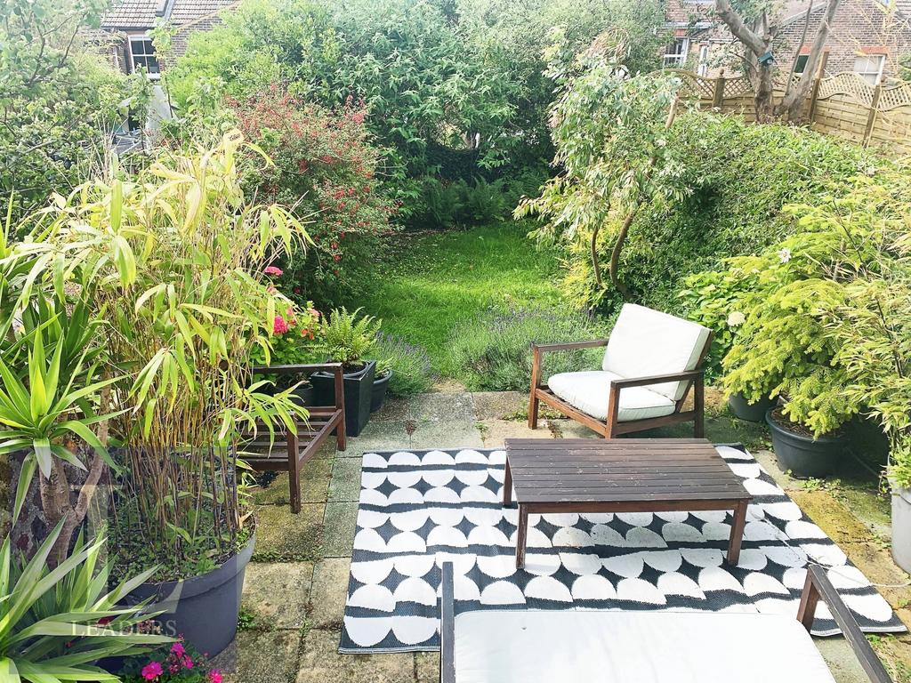 23651627-Garden