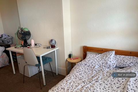 2 bedroom flat to rent, Lingfield Avenue, Kingston Upon Thames, KT1