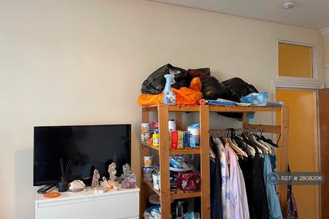 2 bedroom flat to rent, Lingfield Avenue, Kingston Upon Thames, KT1