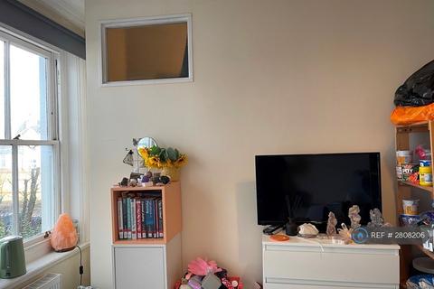 2 bedroom flat to rent, Lingfield Avenue, Kingston Upon Thames, KT1