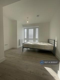 Studio to rent, New Park Avenue, London, N13