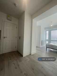 Studio to rent, New Park Avenue, London, N13