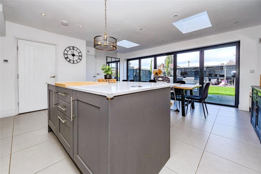 Kitchen/Dining Area