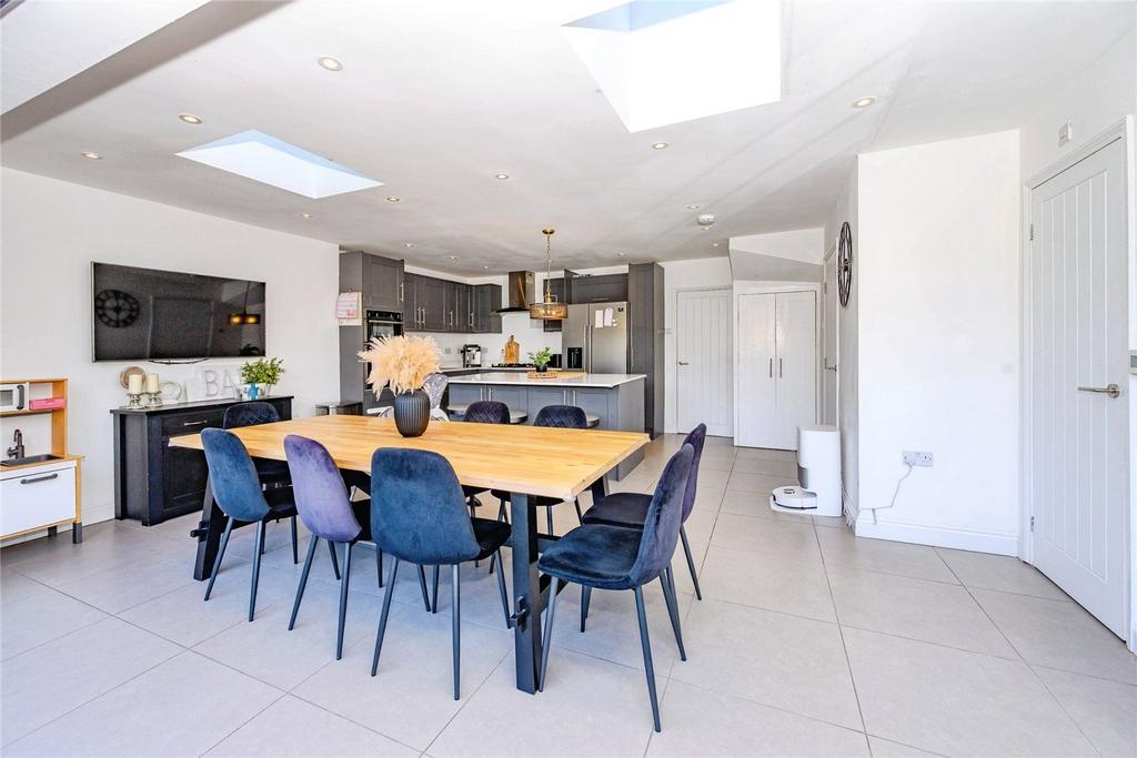 Kitchen/Dining Area