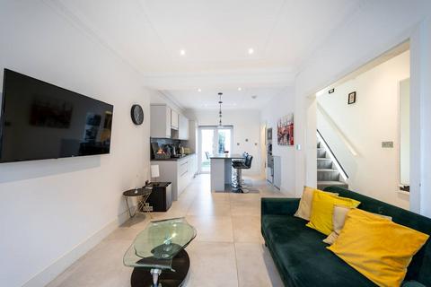 3 bedroom terraced house to rent, Warwick Grove, Surbiton, KT5