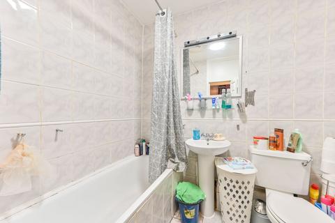 1 bedroom flat for sale, Scrubs Lane, College Park, London, NW10