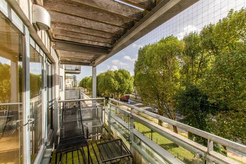 undefined, Mile End Road, Whitechapel, London, E1