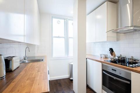 3 bedroom apartment to rent, Hill Street, Mayfair W1