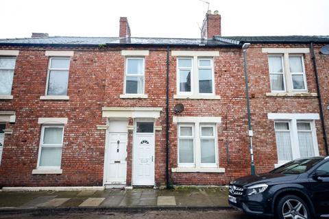 3 bedroom flat to rent, Eglesfield Road, South Shields