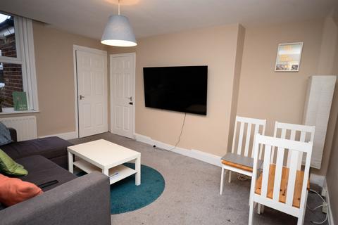 3 bedroom flat to rent, Eglesfield Road, South Shields