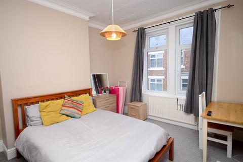 3 bedroom flat to rent, Eglesfield Road, South Shields