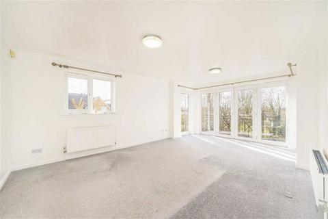 2 bedroom flat for sale, Swan Walk, Shepperton TW17