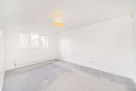 2 bedroom flat for sale, Swan Walk, Shepperton TW17