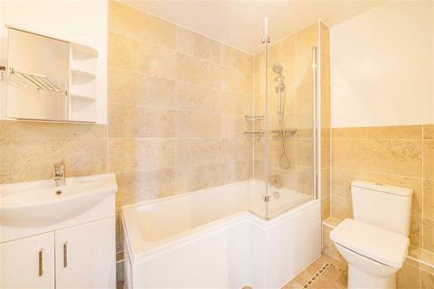 2 bedroom flat for sale, Swan Walk, Shepperton TW17