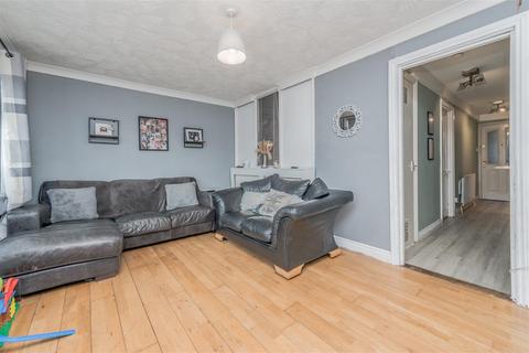 3 bedroom townhouse for sale, Wellstone Garth, Bramley, Leeds