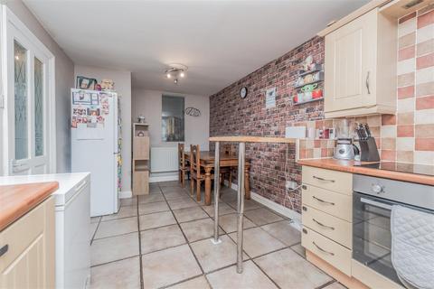 3 bedroom townhouse for sale, Wellstone Garth, Bramley, Leeds
