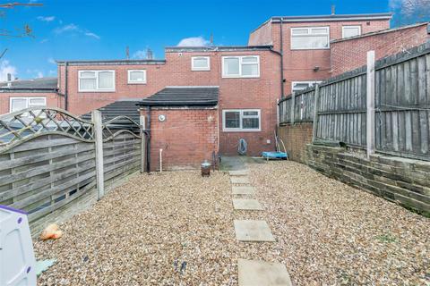 3 bedroom townhouse for sale, Wellstone Garth, Bramley, Leeds