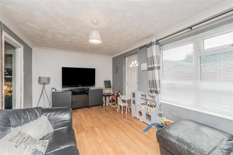 3 bedroom townhouse for sale, Wellstone Garth, Bramley, Leeds