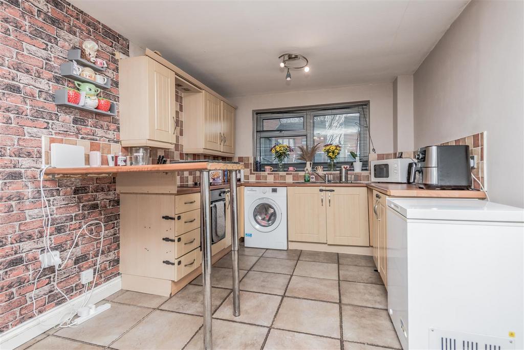 Dining Kitchen: