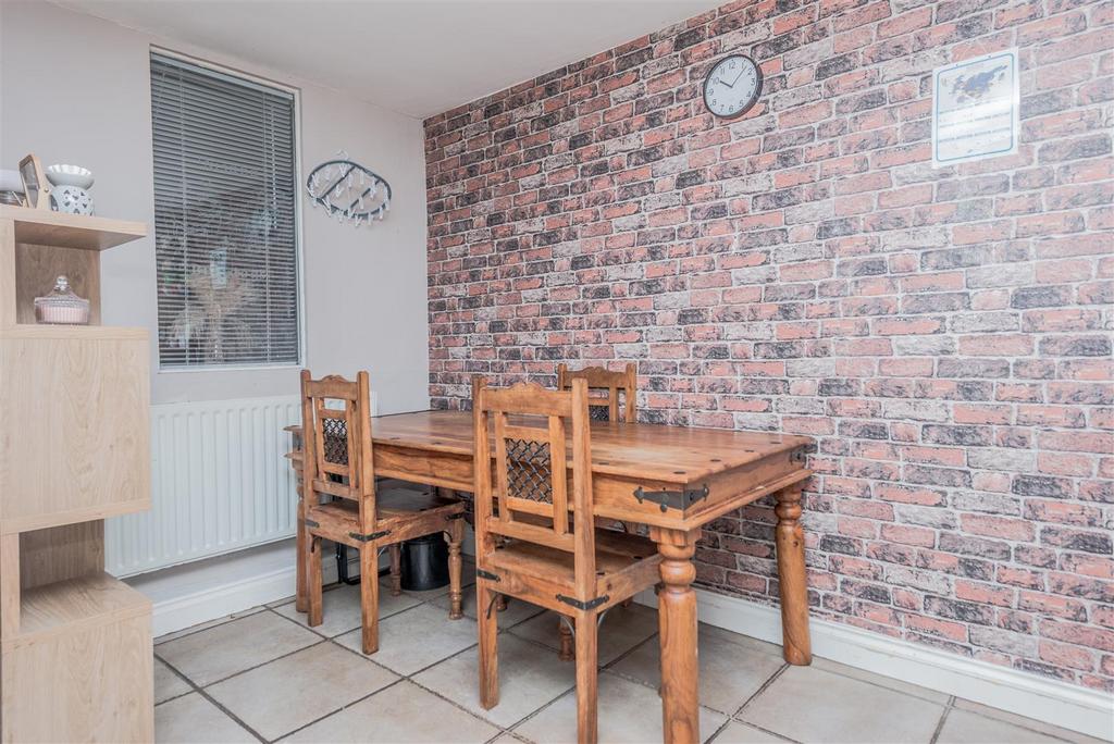 Dining Kitchen: