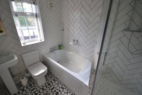 2 bedroom flat to rent, Cedars Court, Leicester
