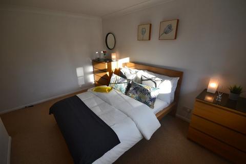 2 bedroom flat to rent, Cedars Court, Leicester