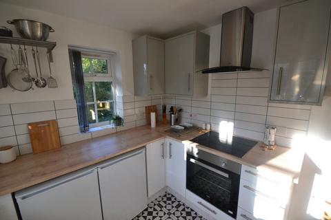 2 bedroom flat to rent, Cedars Court, Leicester