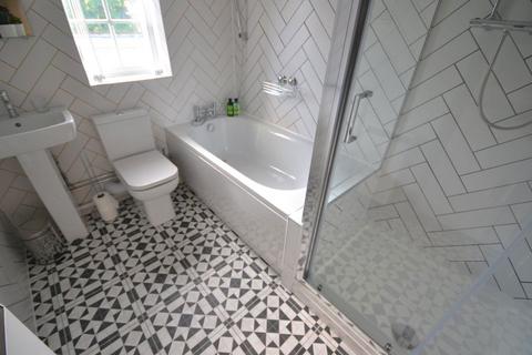 2 bedroom flat to rent, Cedars Court, Leicester
