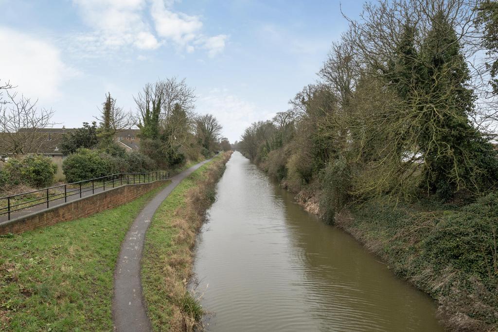 Kennet & Avon Canal (opposite The Croft)