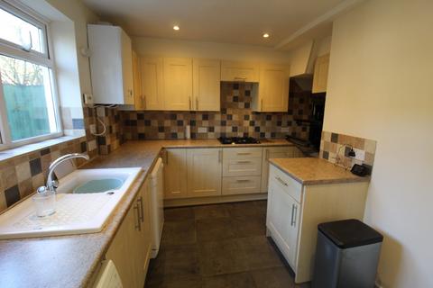 3 bedroom terraced house to rent, Clive Road, Highcliffe, BH23