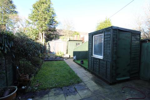 3 bedroom terraced house to rent, Clive Road, Highcliffe, BH23