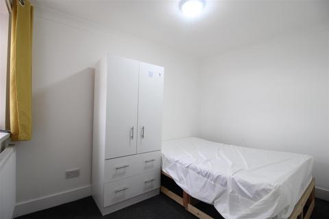 1 bedroom apartment to rent, Queens Road, London E17