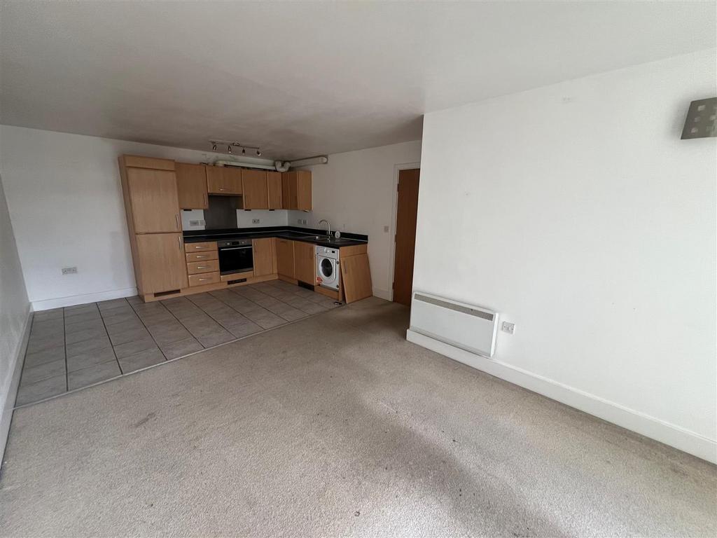 Lounge kitchen.jpg
