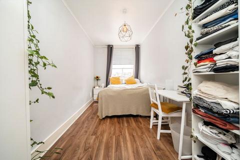 2 bedroom flat to rent, Malvern Road, London NW6