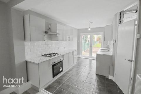 3 bedroom terraced house to rent, Beam Avenue, DAGENHAM