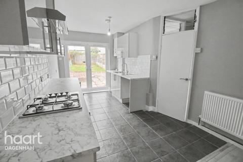 3 bedroom terraced house to rent, Beam Avenue, DAGENHAM