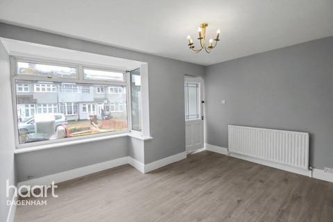 3 bedroom terraced house to rent, Beam Avenue, DAGENHAM